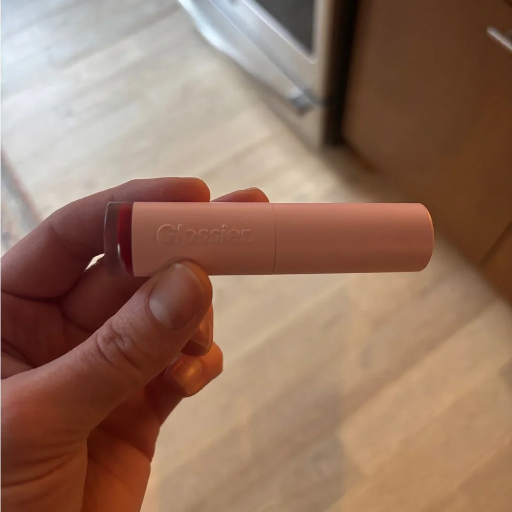 Glossier G Suit soft touch lip crème in jet